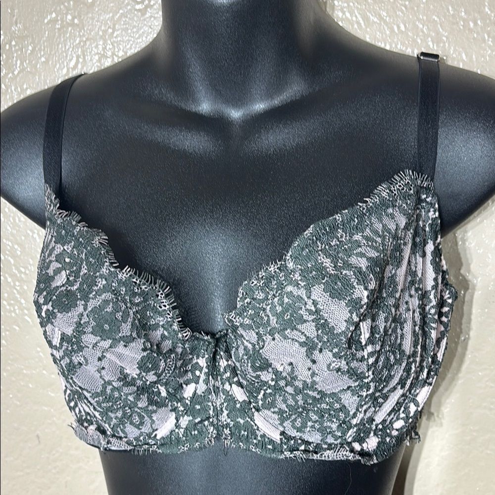 Victoria’s Secret very sexy unlined demi lace floral underwire black pink